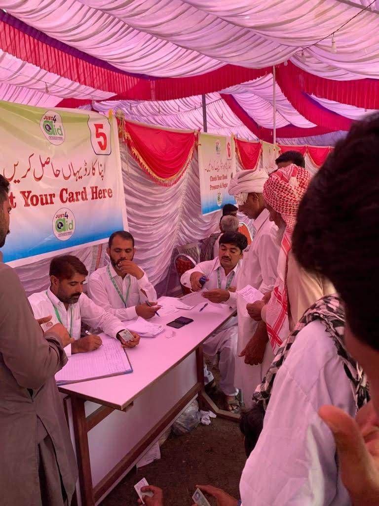 Volunteers at the get your card here registration desk