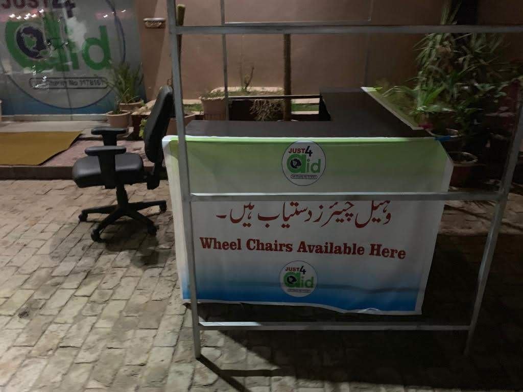 A desk with a sign reading Wheel chairs available here